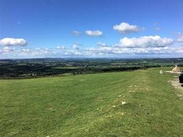 uma vista do parque nacional de dartmoor em devon a partir do cume foto