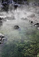 fonte termal natural em kusatsu onsen, japão foto