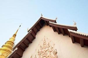 antigo templo e pagode na província de nan, tailândia. foto