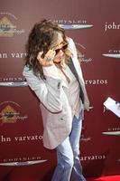 los angeles, 11 de março - steven tyler chega ao 9º anuário beneficente john varvatos stuart house na loja john varvatos em 11 de março de 2012 em west hollywood, ca foto