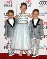 los angeles, 14 de novembro - aiden weinberg, sunnie pelant, brody weinberg na seleção jackie, afi fest centerpiece gala no tcl chinese theatre imax em 14 de novembro de 2016 em los angeles, ca foto