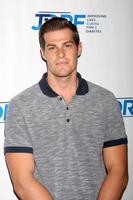 los angeles, 19 de maio - greg finley chega à 9ª gala anual jdrf s no século plaza hotel em 19 de maio de 2012 na cidade do século, ca foto