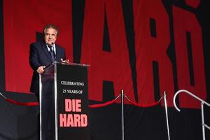 los angeles, 31 de janeiro - jim gianopulos no evento a good day to die hard mural no 20th century fox studios em 31 de janeiro de 2013 em los angeles, ca. foto