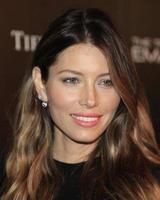 los angeles, 4 de dezembro - jessica biel no the truth about emanuel la premiere no arclight hollywood theatres em 4 de dezembro de 2013 em los angeles, ca foto