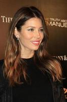 los angeles, 4 de dezembro - jessica biel no the truth about emanuel la premiere no arclight hollywood theatres em 4 de dezembro de 2013 em los angeles, ca foto