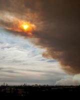 fumaça de bushfire e sol sobre parramatta