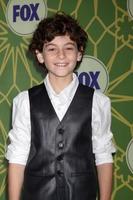 los angeles, 8 de janeiro - david mazouz chega na festa fox tca, inverno 2012 no castelo verde em 8 de janeiro de 2012 em pasadena, ca foto