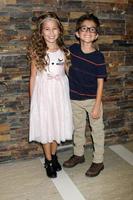 los angeles, 8 de agosto - brooklyn rae silzer, nicolas bechtel no general hospital fan club almoço chegadas ao embassy suites hotel em 8 de agosto de 2015 em glendale, ca foto