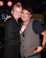 los angeles, 1 de junho - judi evans, howie simon no judi evans comemora 30 anos no evento de show business no dimples em 1 de junho de 2013 em burbank, ca foto