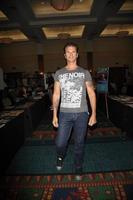 burbank, 22 de abril - lorenzo lamas participa do show de hollywood no aeroporto de burbank marriott em 22 de abril de 2012 em burbank, ca foto