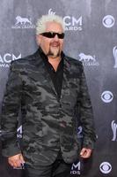 las vegas, 6 de abril - guy fieri no 2014 academy of country music awards, chegadas ao mgm grand garden arena em 6 de abril de 2014 em las vegas, nv foto