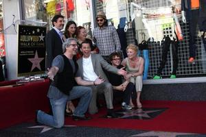 los angeles, 19 de setembro - jon cryer, dois homens e meio escalados na cerimônia de estrela da calçada da fama de hollywood jon cryer na calçada da fama de hollywood em 19 de setembro de 2011 em los angeles, ca foto