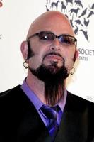 los angeles, 23 de março - jackson galaxy chega à gala beneficente dos prêmios genesis 2013 no beverly hilton hotel em 23 de março de 2013 em beverly hills, ca foto