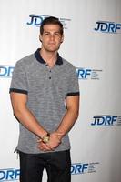 los angeles, 19 de maio - greg finley chega à 9ª gala anual jdrf s no século plaza hotel em 19 de maio de 2012 na cidade do século, ca foto