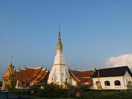 phra que choeng chum pagode em sakon nakorn, tailândia