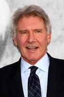 los angeles, 9 de abril - harrison ford chega na estréia de 42 no teatro chinês em 9 de abril de 2013 em los angeles, ca foto