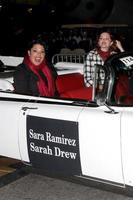 los angeles, 28 de novembro - sara ramirez, sarah draw chega ao desfile de natal de hollywood 2010 no hollywood boulevard em 28 de novembro de 2010 em los angeles, ca foto