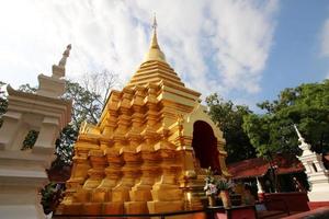 templos no país tailandês de chiang mai foto