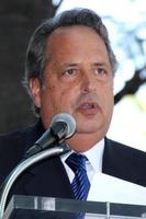 los angeles, 26 de agosto - jon lovitz na estrela póstuma de phil hartman na calçada da fama em hollywood blvd em 26 de agosto de 2014 em los angeles, ca foto