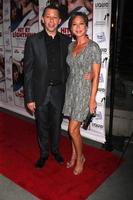 los angeles, 27 de outubro - jon cryer, lisa joyner no hit by relâmpago, los angeles estréia no arclight hollywood theatres em 27 de outubro de 2014 em los angeles, ca foto