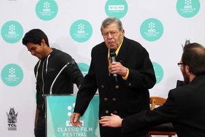 los angeles, 12 de abril - jerry lewis na cerimônia de mãos e pegadas de jerry lewis no tcl chinese theatre em 12 de abril de 2014 em los angeles, ca foto