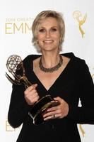 los angeles, 16 de agosto - jane lynch no creative emmy awards de 2014, sala de imprensa no nokia theater em 16 de agosto de 2014 em los angeles, ca foto