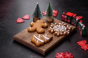 deliciosos biscoitos de gengibre com mel, gengibre e canela foto