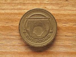 moeda de 1 libra, verso mostrando a ponte ferroviária do arco egípcio, foto