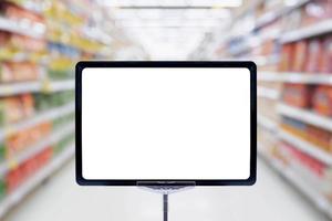 simular exibição de sinal de cartaz de placa de preço em branco com corredor de supermercado foto