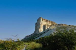 rocha de calcário branco, natureza selvagem da montanha, marco nacional. foto