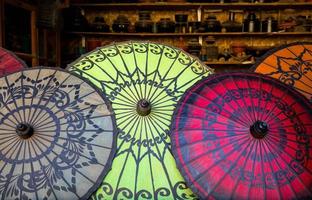 guarda-chuvas coloridos