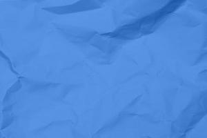 fundo de textura de papel amassado azul. fundo de textura de papel azul enrugado. fundo de textura de tecido de vinco azul. fundo de textura de tecido azul enrugado. foto