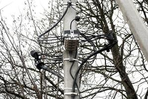 coluna de concreto elétrica com fixadores foto