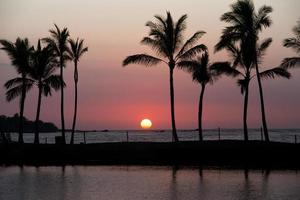 pôr do sol na ilha grande de Havaí