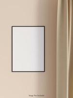 cartaz preto vertical moderno e minimalista ou maquete de moldura na parede da sala de estar. renderização 3D. foto