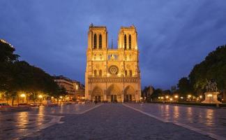 Notre Dame de Paris no crepúsculo, França foto