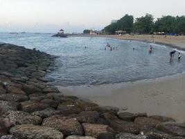 foto de paisagem de cenário de praia em sanur bali