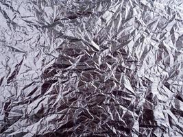 folha de prata com superfície amassada brilhante foto
