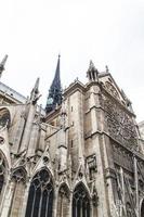 notre dame - paris vista de perto foto