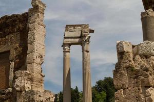 ruínas do teatro di marcello, roma - itália foto