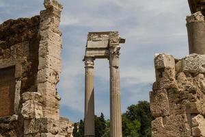 ruínas do teatro di marcello, roma - itália foto