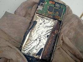 celular quebrado explodiu foto