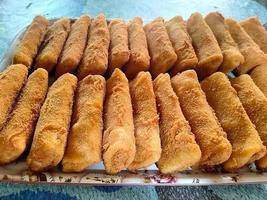 comida tradicional da indonésia chamada risoles foto