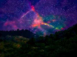 via láctea e luz rosa nas montanhas. paisagem colorida à noite. céu estrelado com colinas. lindo universo. fundo de espaço com galáxia. fundo de viagem