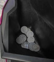 moedas de armazenamento de itens pequenos do painel da motocicleta foto