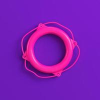 salva-vidas rosa sobre fundo roxo. conceito de minimalismo foto