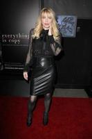 los angeles, 10 de março - Courtney love at the Everything is copy la premiere nos cinemas tcl chinese 6 em 10 de março de 2016 em los angeles, ca foto