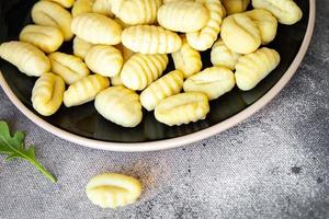 massa de nhoque, batatas comida italiana cozinha fresco saudável refeição comida lanche dieta na mesa cópia espaço comida foto