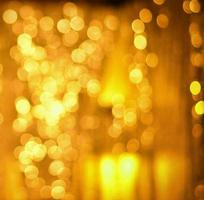 textura de iluminação de bokeh de brilho dourado turva fundo abstrato para aniversário, aniversário, casamento, véspera de ano novo ou natal foto