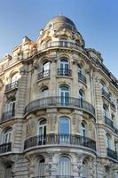 casas de rua parisienses altas